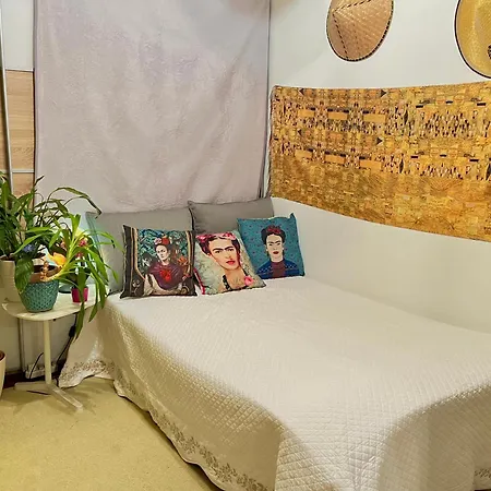 Margaret Bridge Cozy Flat