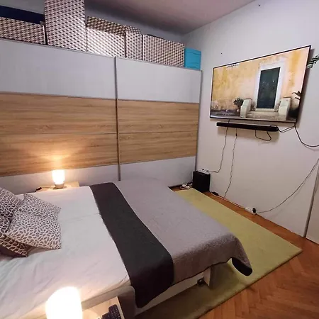 Margaret Bridge Cozy Flat شقة